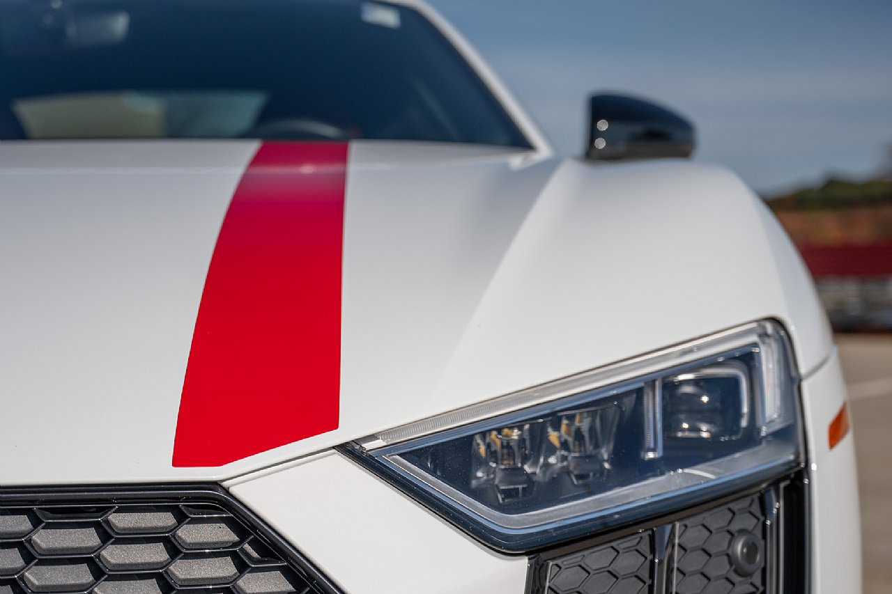 Used 2018 Audi R8 V10 w/ Premium Package RWD image 13