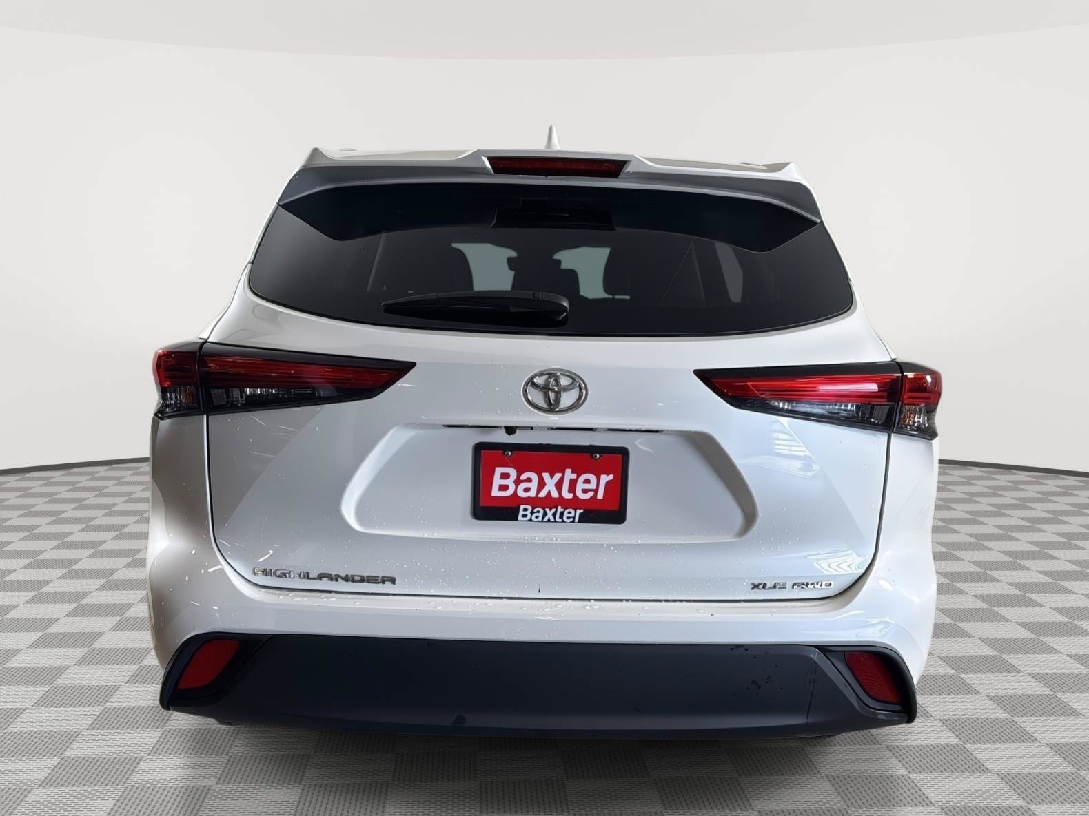 Used 2021 Toyota Highlander XLE AWD/4WD image 21