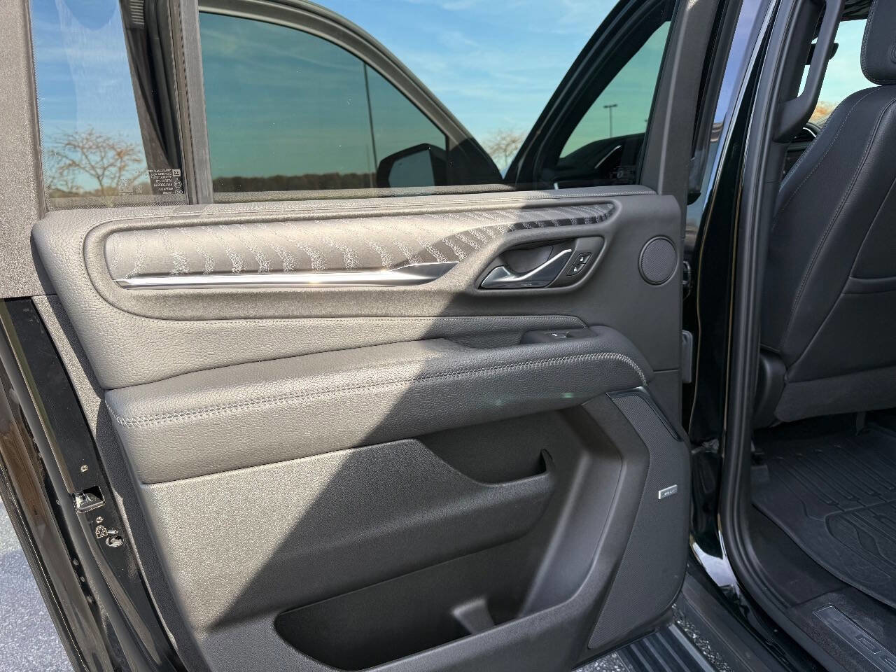 Used 2023 GMC Yukon XL Denali w/ Denali Reserve Package image 12