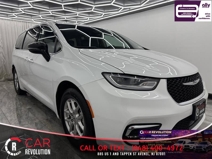 Used 2024 Chrysler Pacifica Touring-L