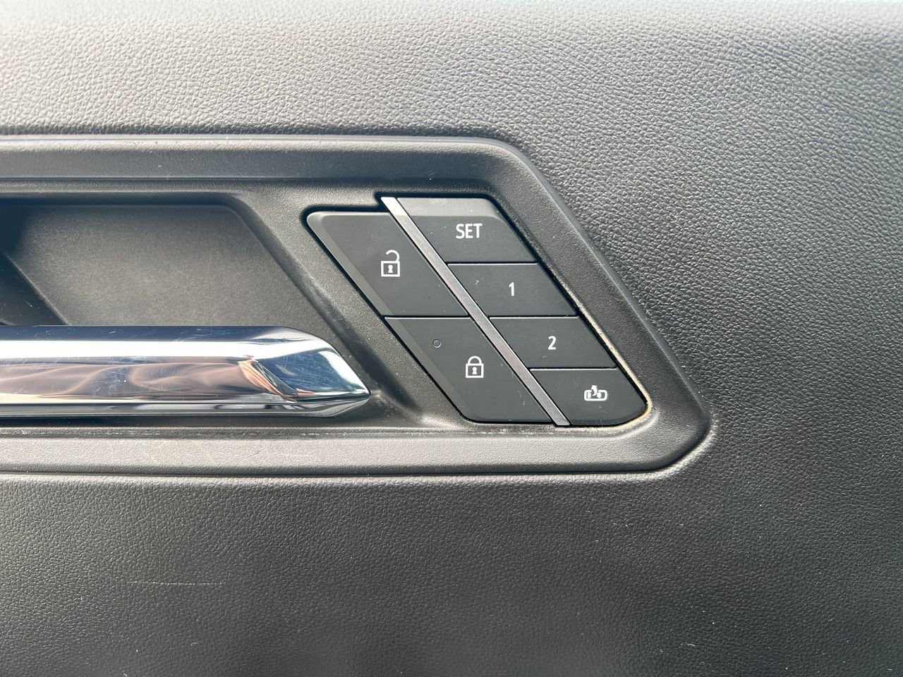 Used 2023 Chevrolet Colorado Z71 w/ Z71 Convenience Package 2 image 24