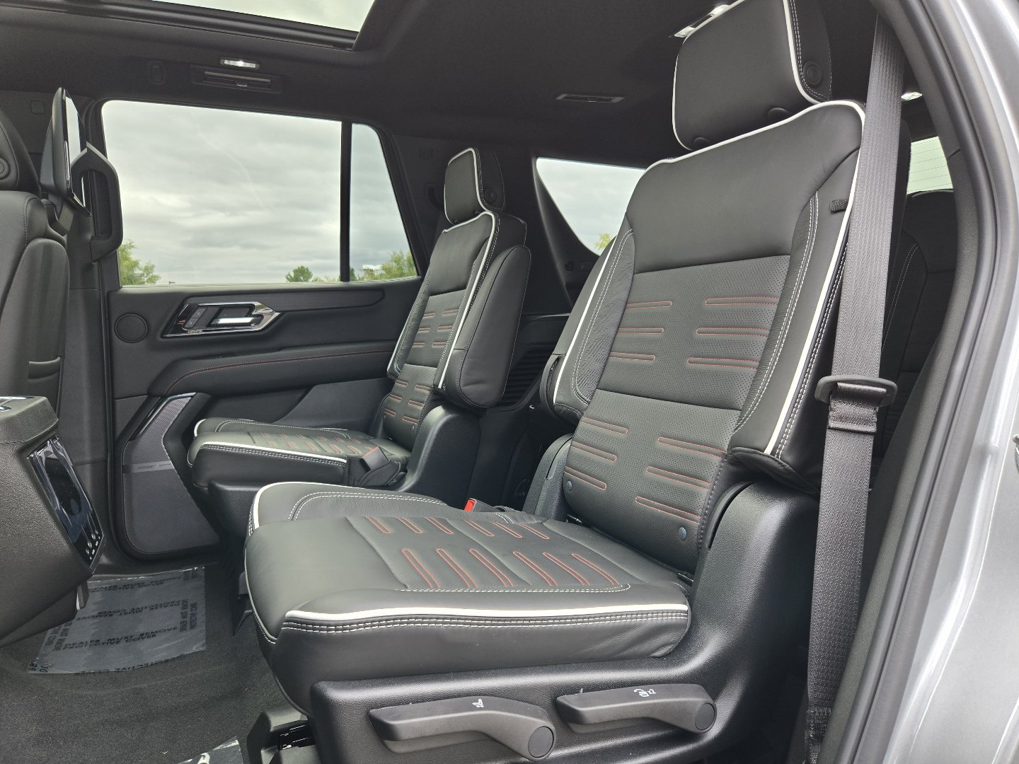 New 2026 GMC Yukon AT4 Ultimate AWD/4WD image 4