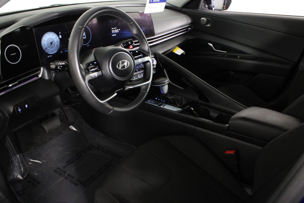 Used 2025 Hyundai Elantra SEL image 17