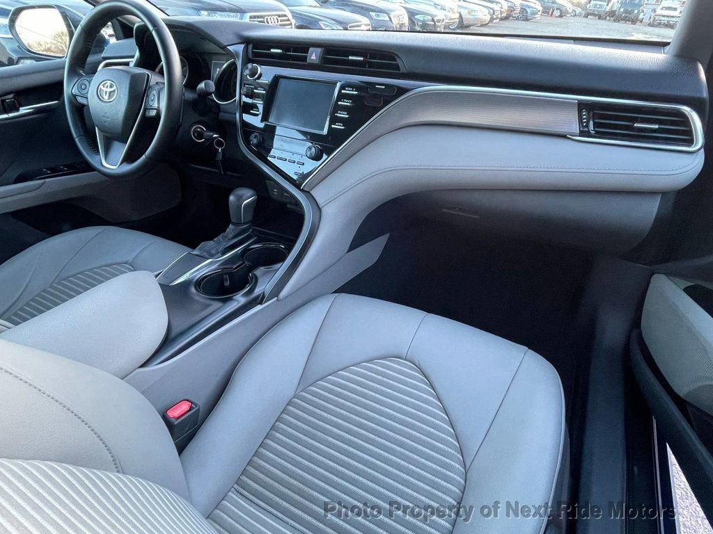 Used 2018 Toyota Camry SE image 22