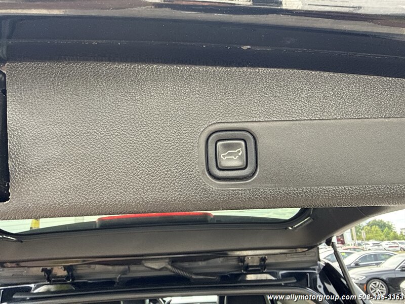 Used 2012 GMC Yukon Denali AWD/4WD image 13
