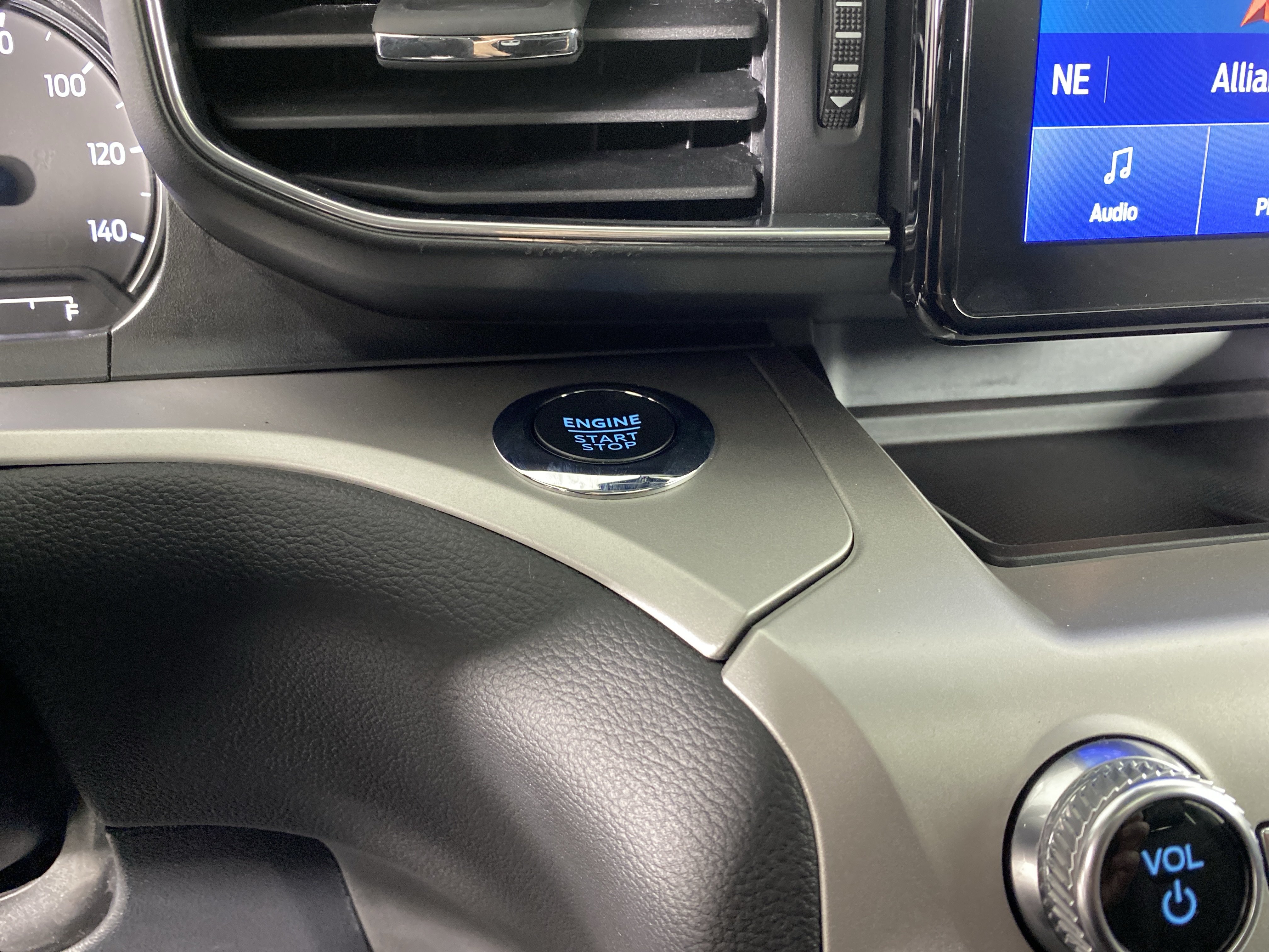 Used 2022 Ford Explorer XLT w/ Equipment Group 202A AWD/4WD image 39