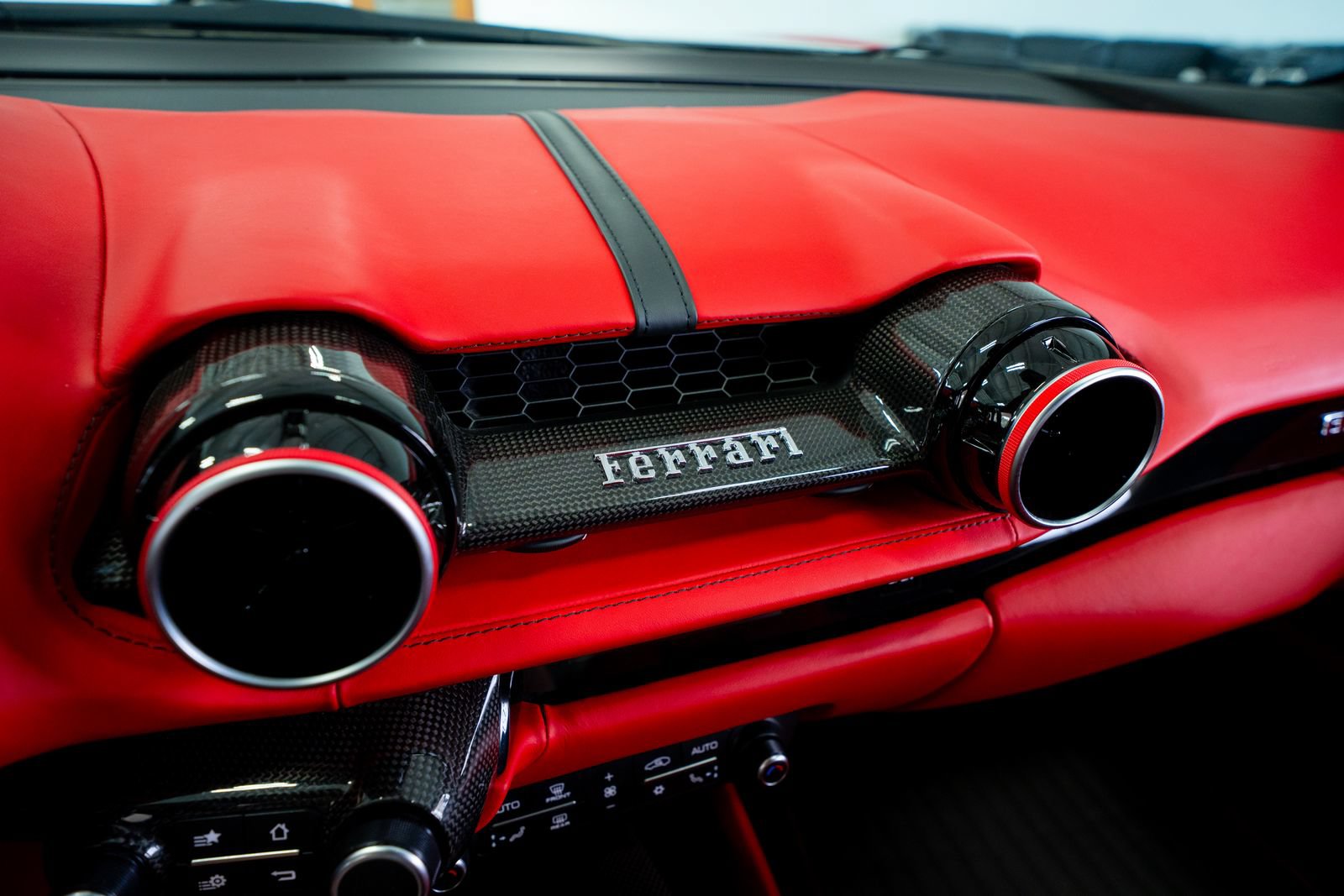 Used 2020 Ferrari 812 Superfast RWD image 87