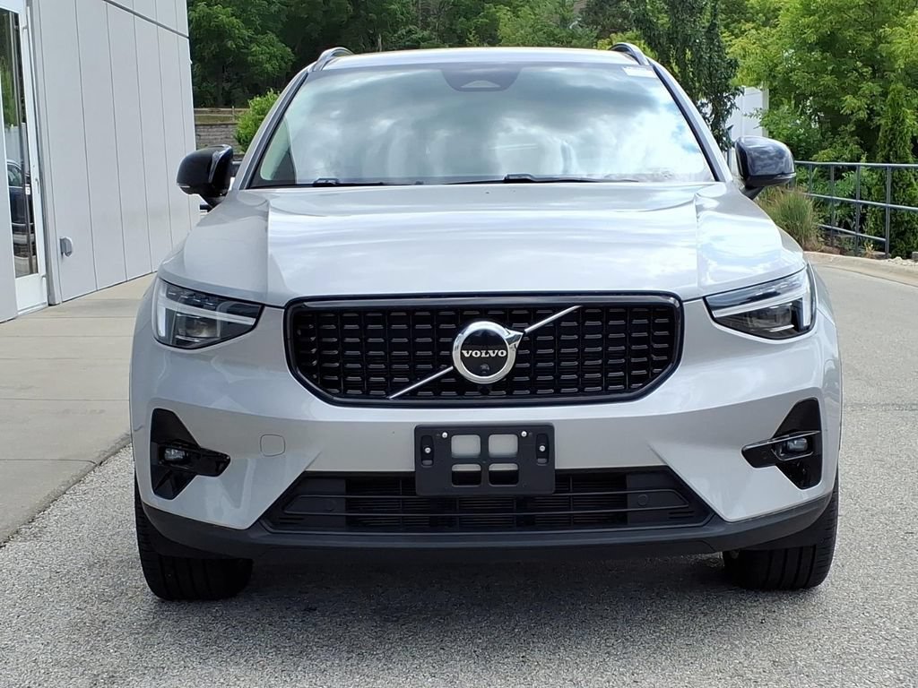 Certified 2023 Volvo XC40 B5 Ultimate w/ Protection Package Premier AWD/4WD image 2