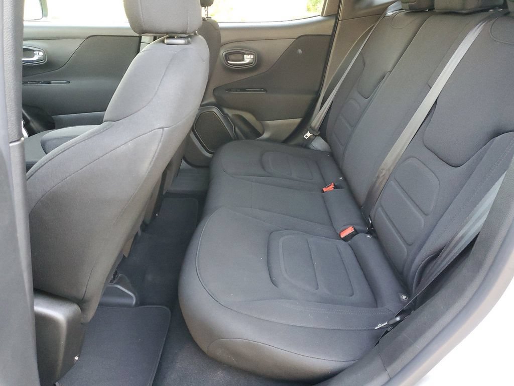 Used 2021 Jeep Renegade Latitude FWD image 11