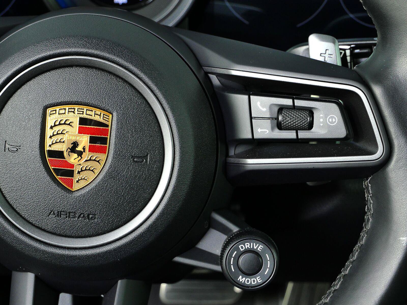 Certified 2023 Porsche 911 Carrera RWD image 11