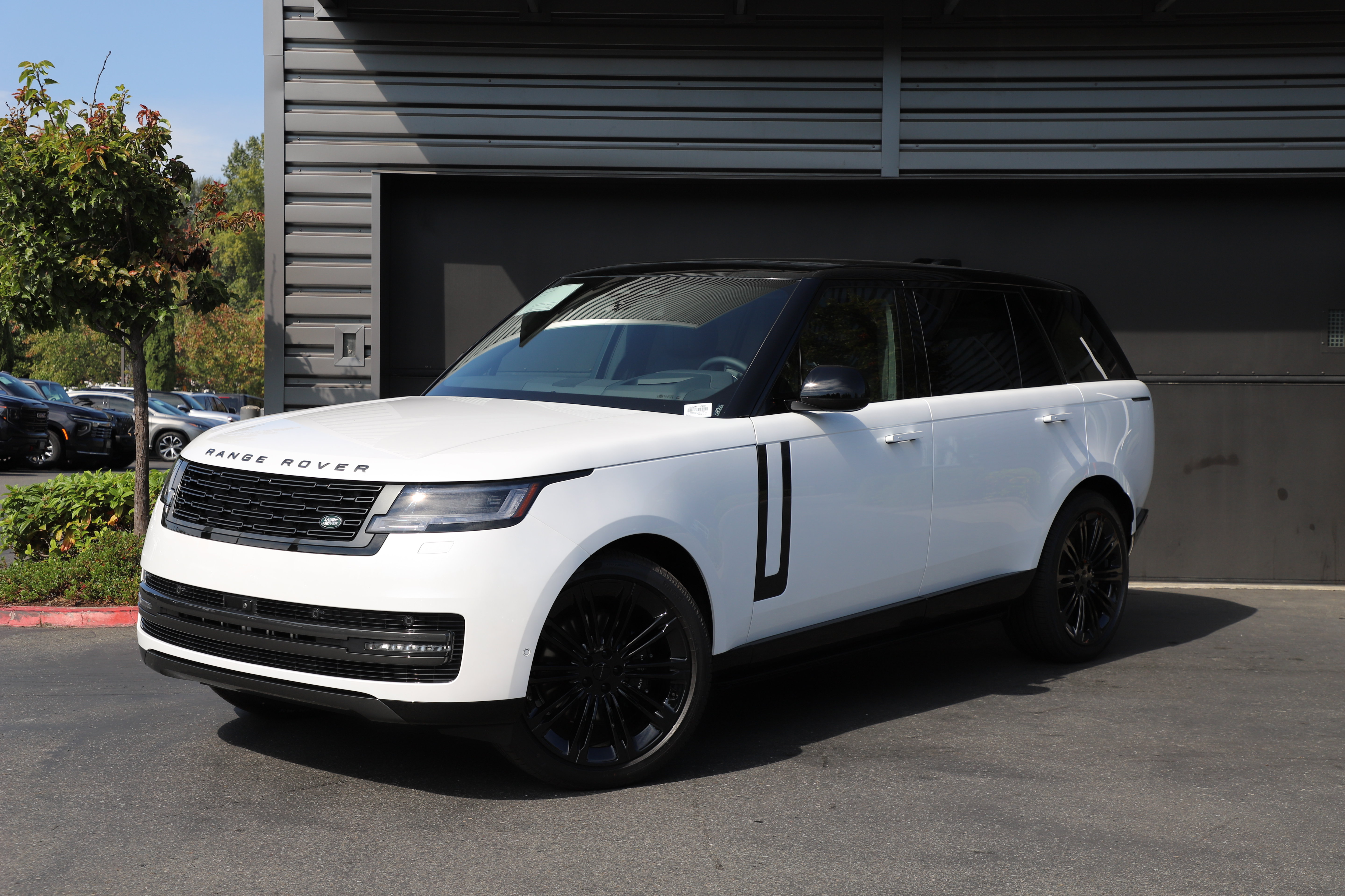 New 2026 Land Rover Range Rover Long Wheelbase SE AWD/4WD image 1