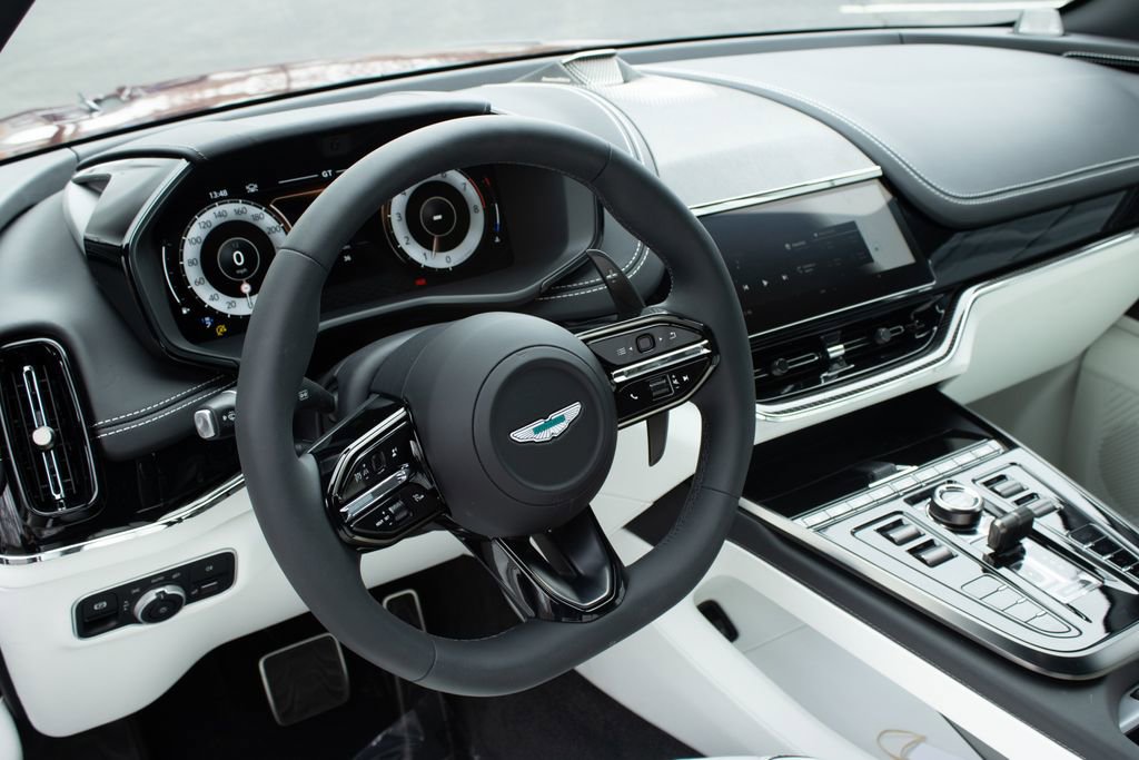 New 2025 Aston Martin DBX 707 image 3