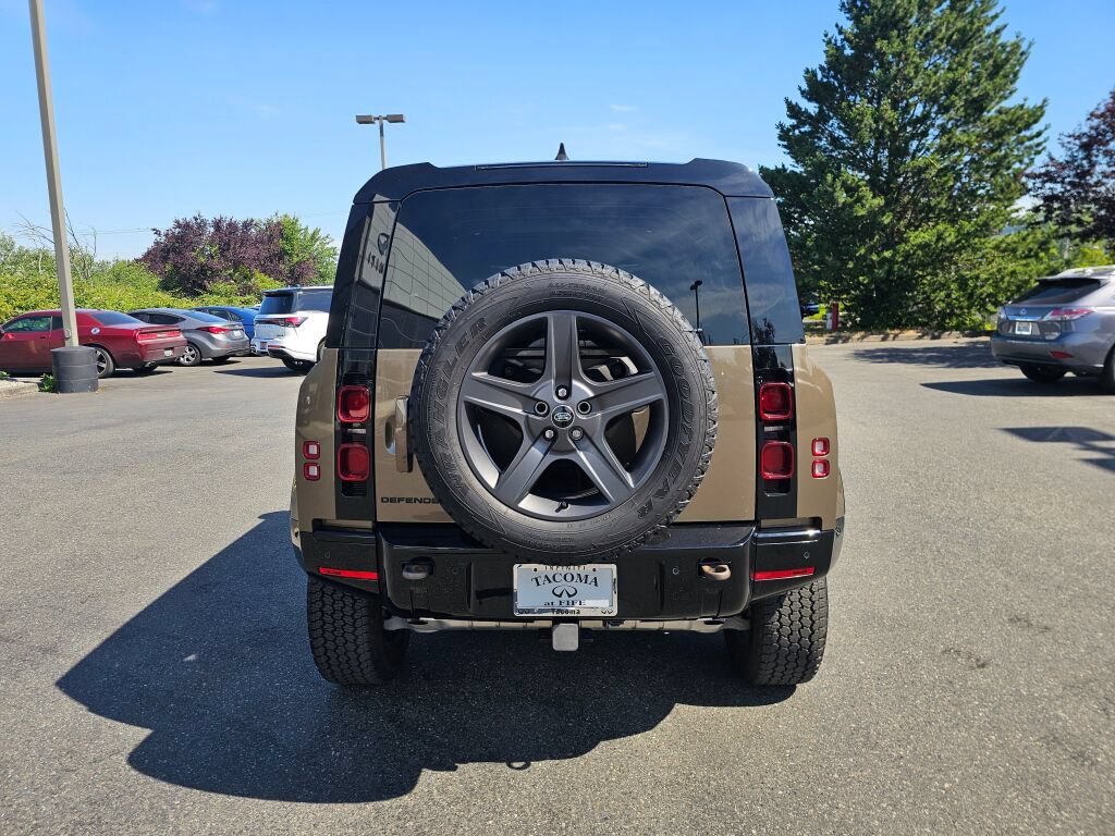 Used 2024 Land Rover Defender 110 X-Dynamic SE AWD/4WD image 6