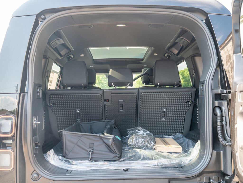 New 2026 Land Rover Defender 110 X-Dynamic SE AWD/4WD image 25