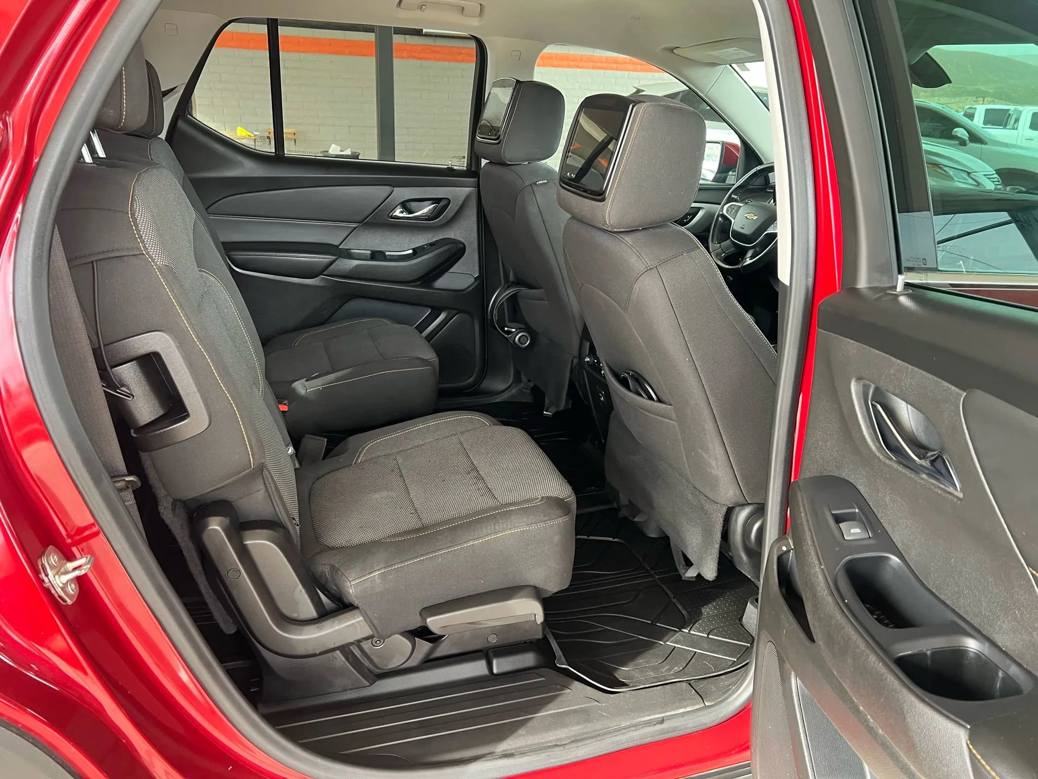 Used 2021 Chevrolet Traverse LT image 35