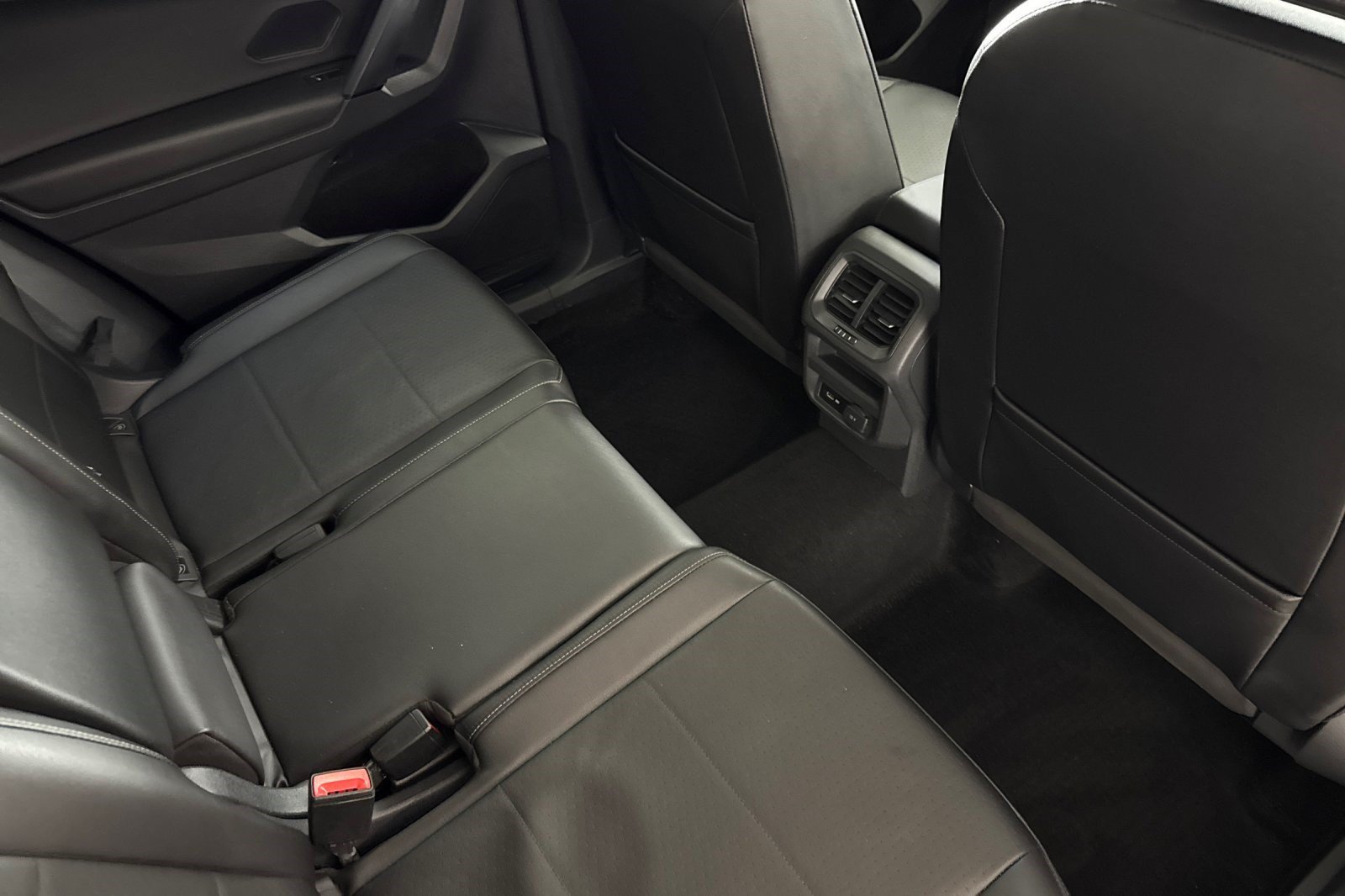 Used 2019 Volkswagen Tiguan SE AWD/4WD image 33