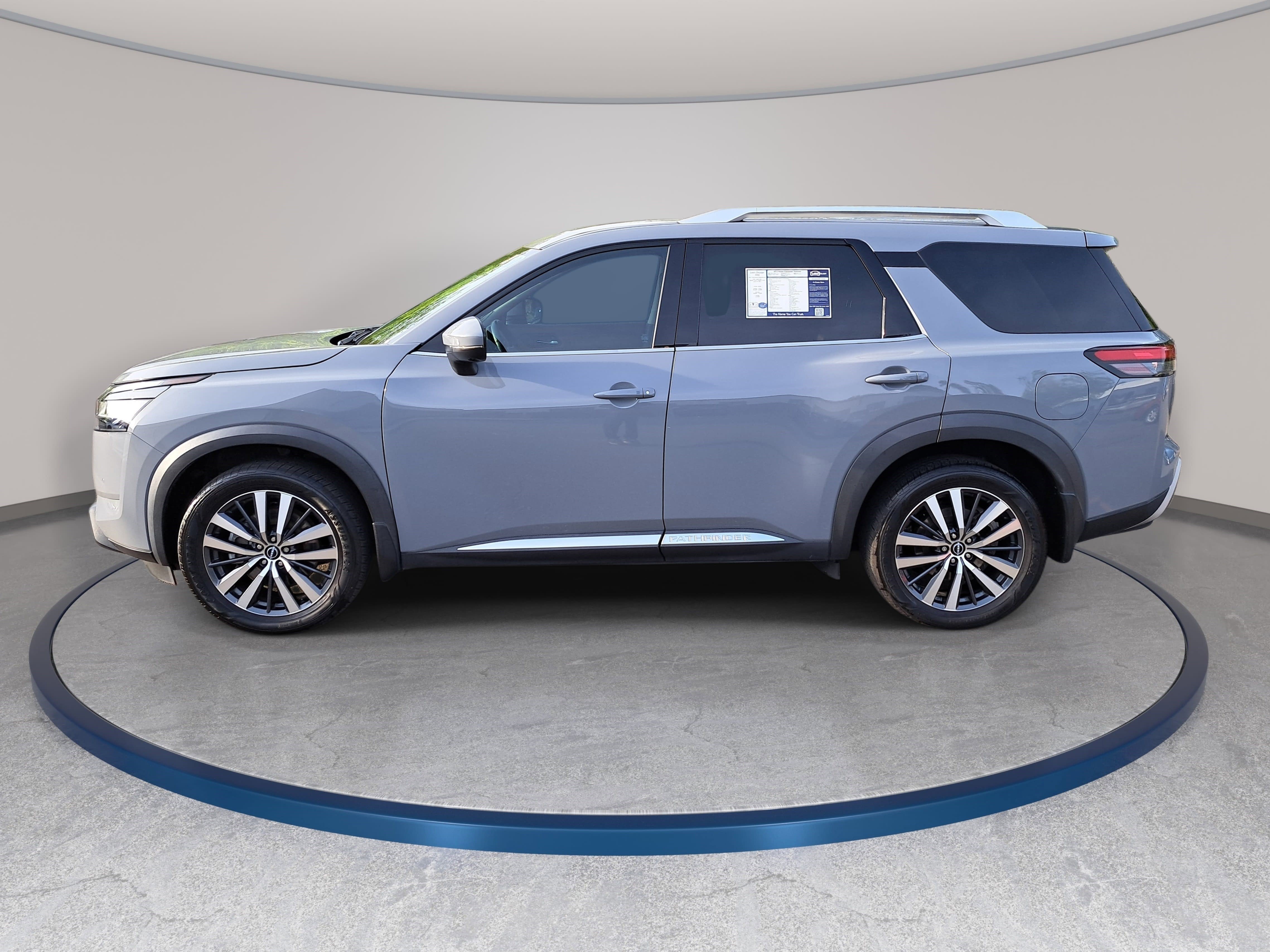 Used 2022 Nissan Pathfinder Platinum w/ Cargo Package image 8