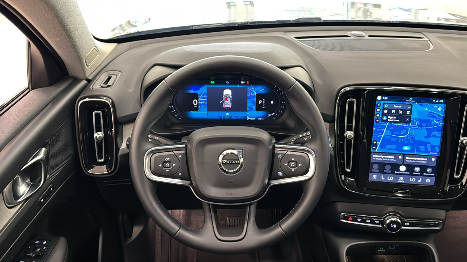 Used 2025 Volvo XC40 B5 Plus AWD/4WD image 12