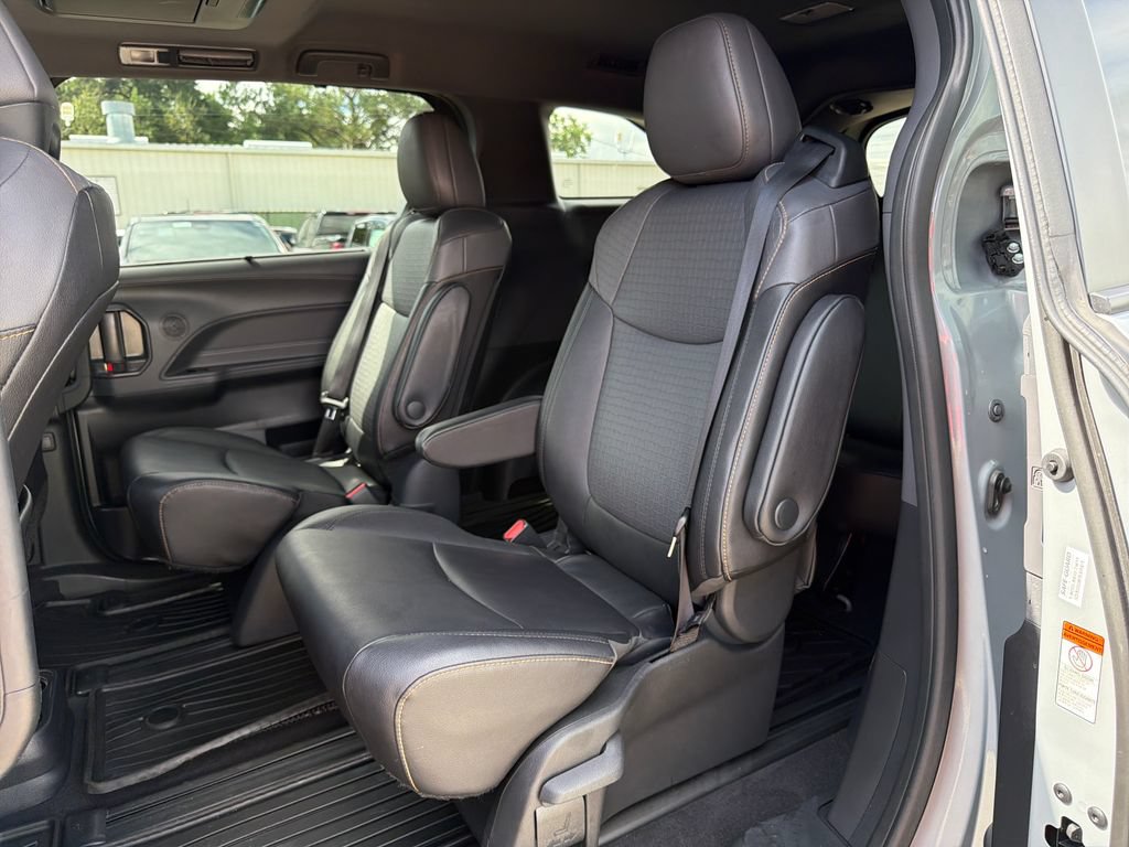 Used 2024 Toyota Sienna XLE Woodland Edition AWD/4WD image 28