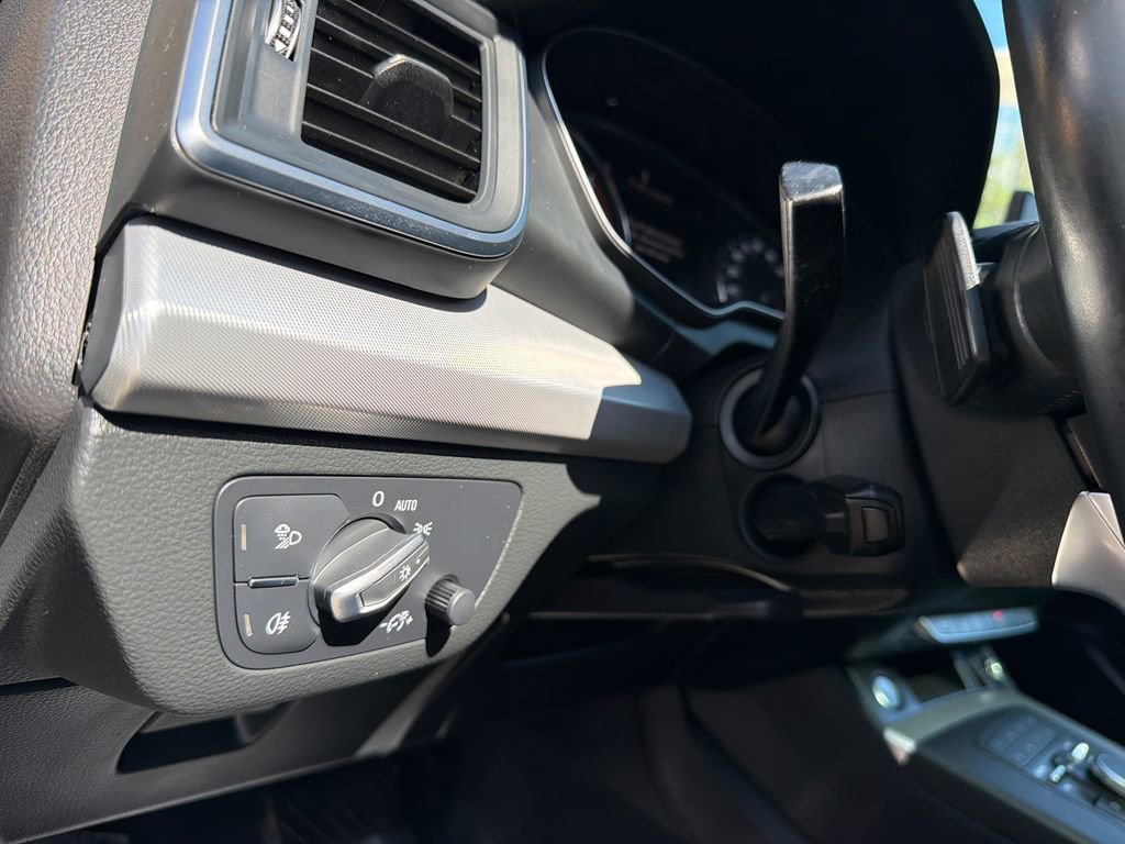 Used 2020 Audi Q5 2.0T Premium w/ Titanium Sport Package AWD/4WD image 32