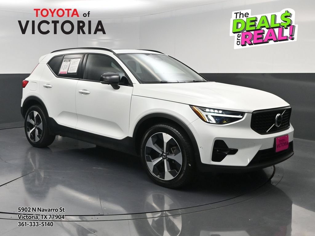 Used 2023 Volvo XC40 B4 Ultimate FWD image 1