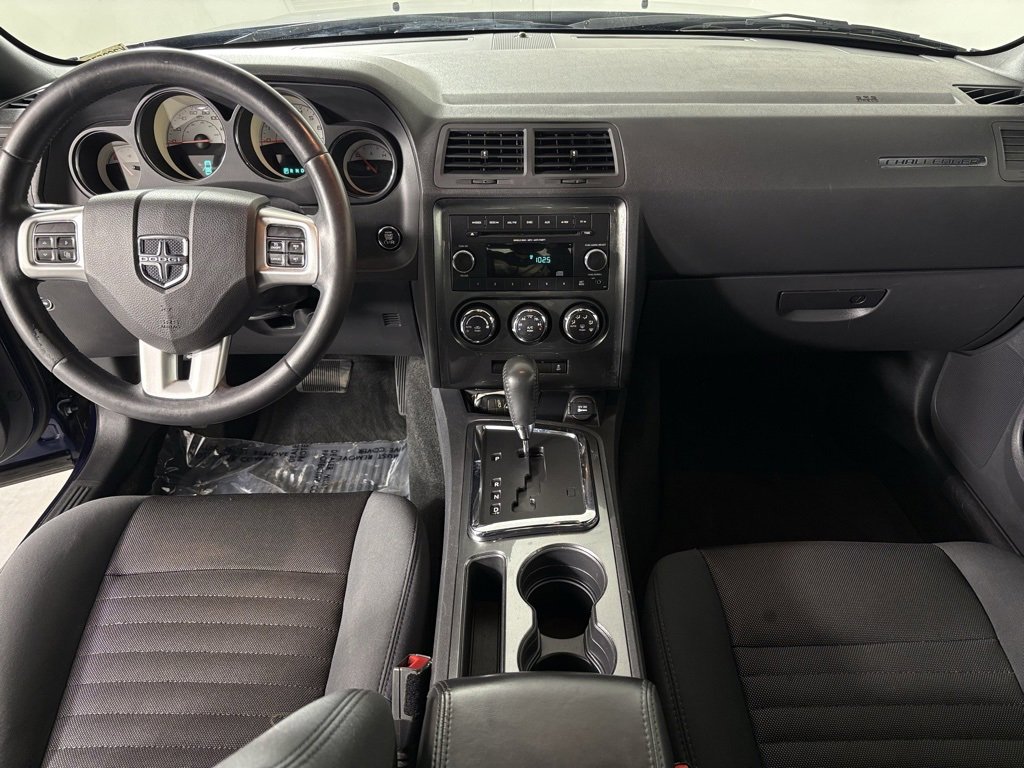 Used 2014 Dodge Challenger SXT image 29