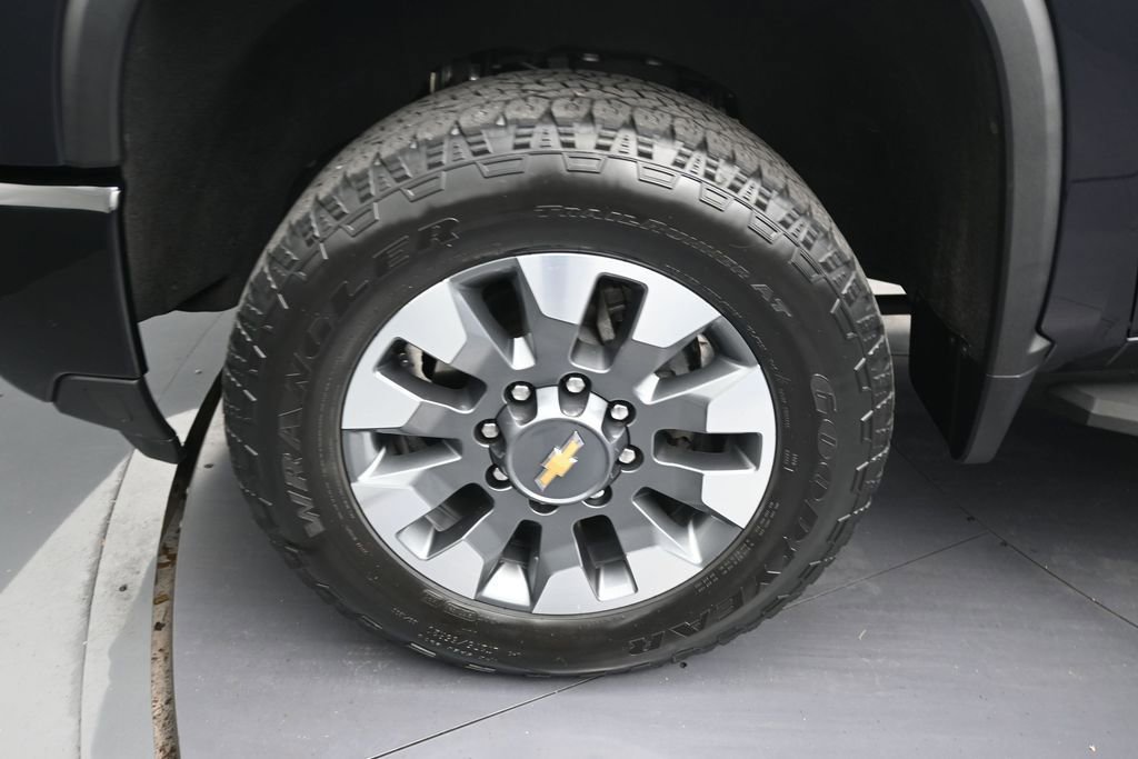 Used 2024 Chevrolet Silverado 2500 Custom w/ Custom Value Package AWD/4WD image 9