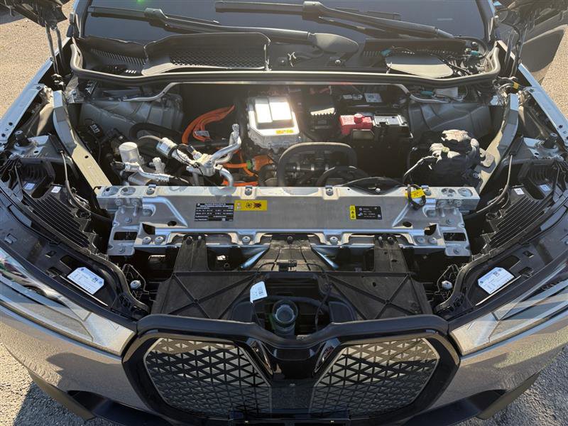 Used 2023 BMW iX xDrive50 w/ Premium Package image 19