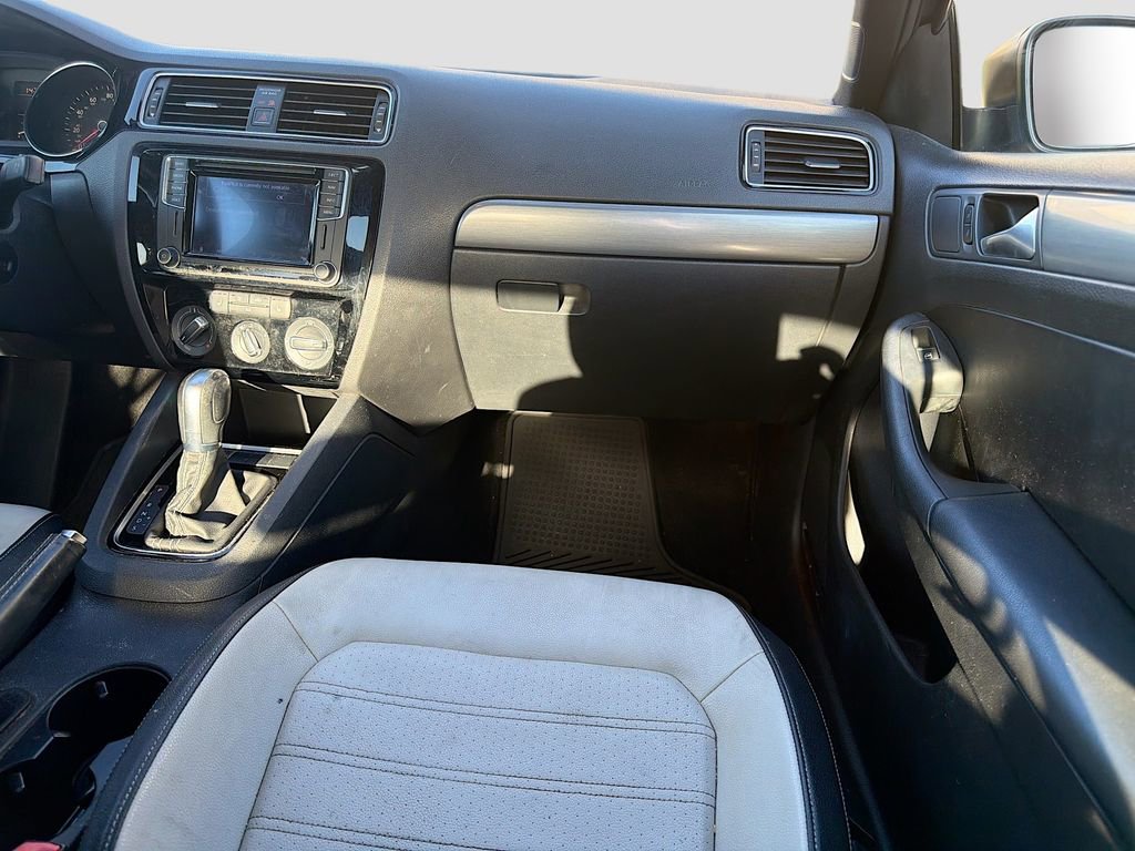 Used 2016 Volkswagen Jetta Sport FWD image 17