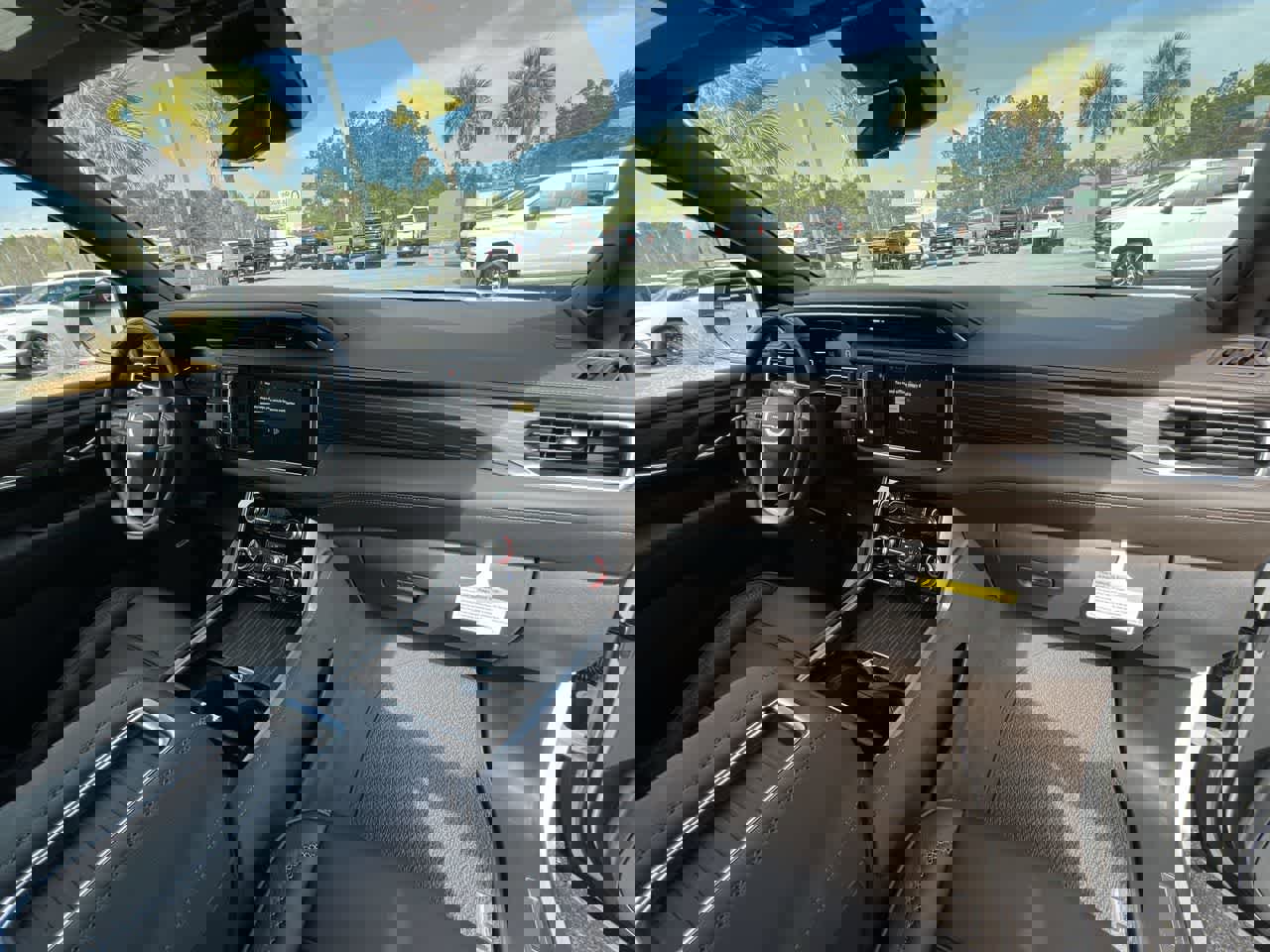 Used 2024 GMC Yukon XL Denali w/ Advanced Technology Package image 30