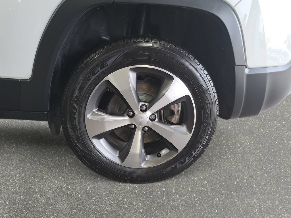 Certified 2022 Jeep Cherokee Limited AWD/4WD image 33