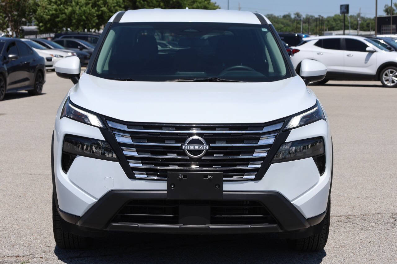 Used 2025 Nissan Rogue SV AWD/4WD image 5
