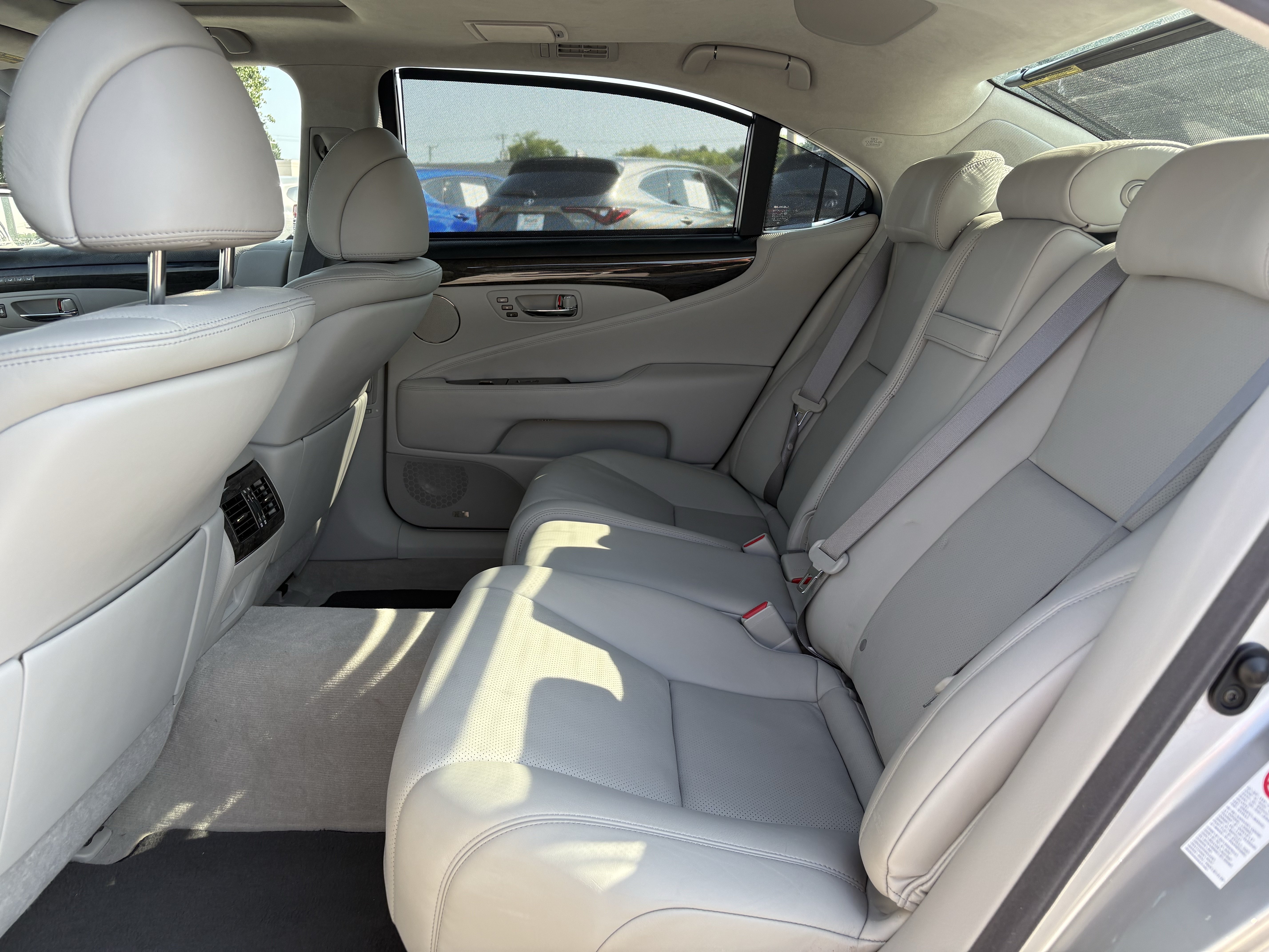 Used 2010 Lexus LS 460 L RWD image 5