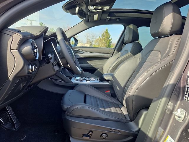 New 2026 Alfa Romeo Stelvio Sprint image 9