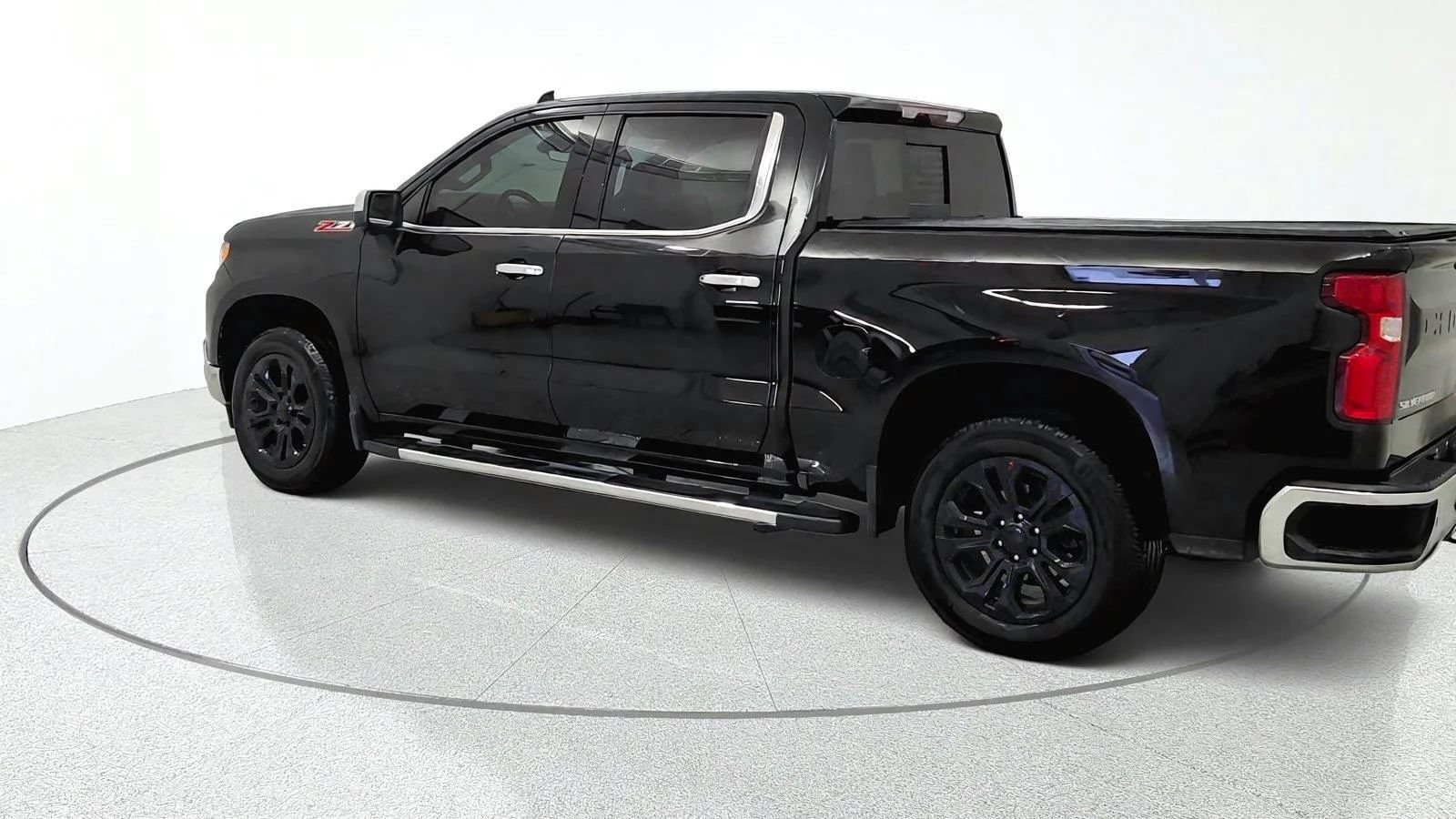 Used 2022 Chevrolet Silverado 1500 LTZ w/ LTZ Premium Package AWD/4WD image 6