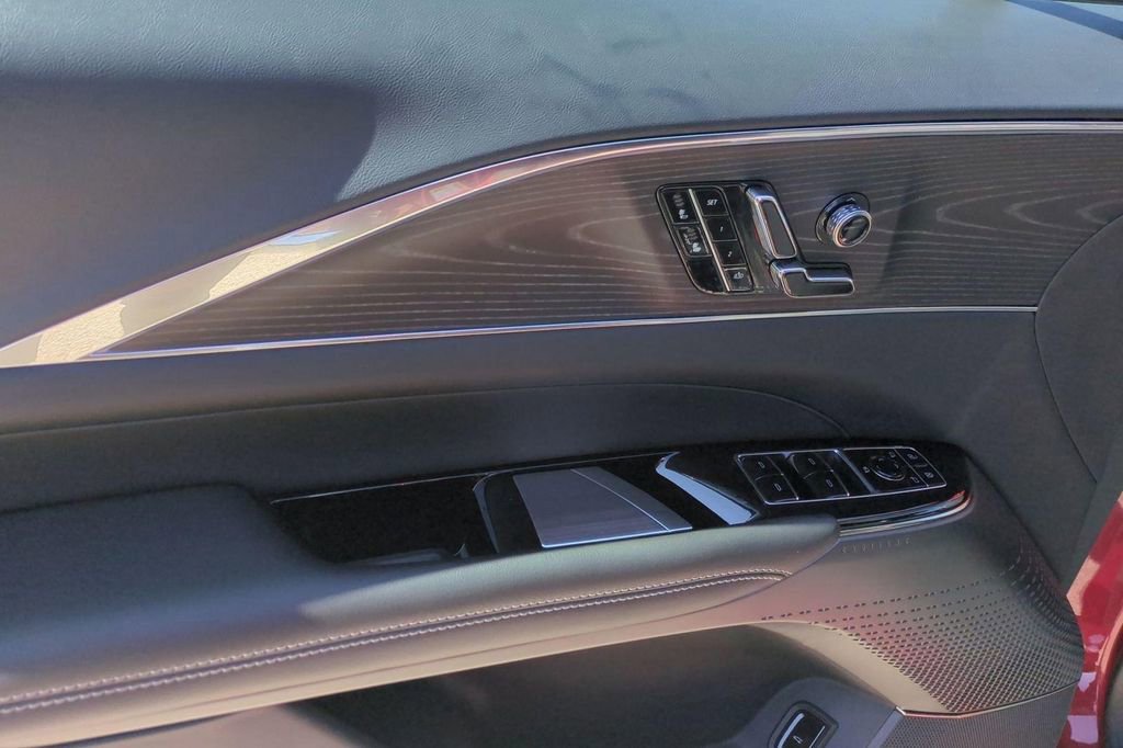 Certified 2024 Cadillac Lyriq Luxury image 24