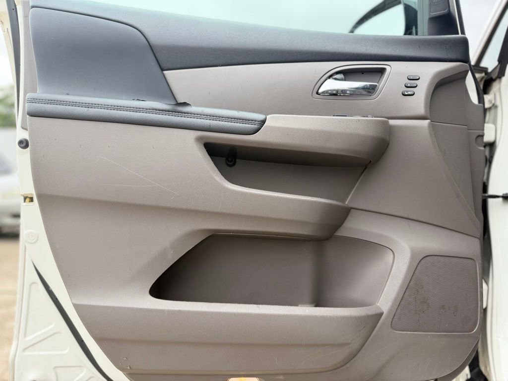 Used 2015 Honda Odyssey Touring Elite image 13