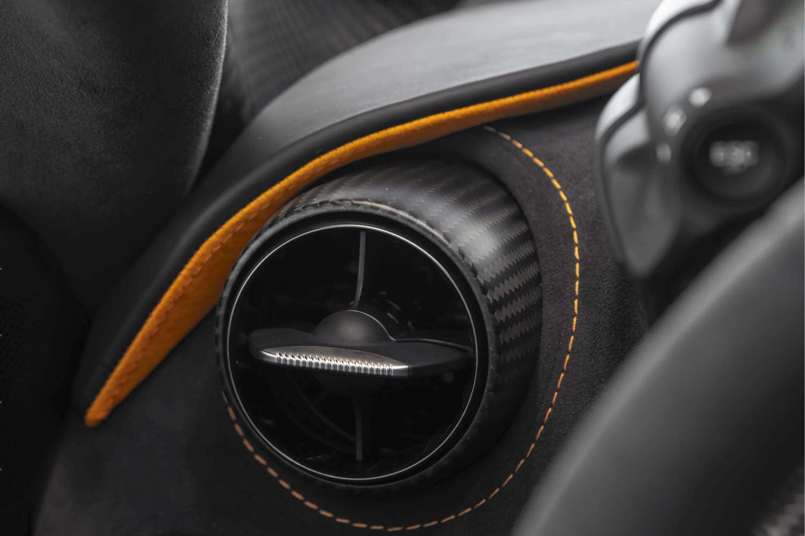 Used 2024 McLaren 750S Spider RWD image 23
