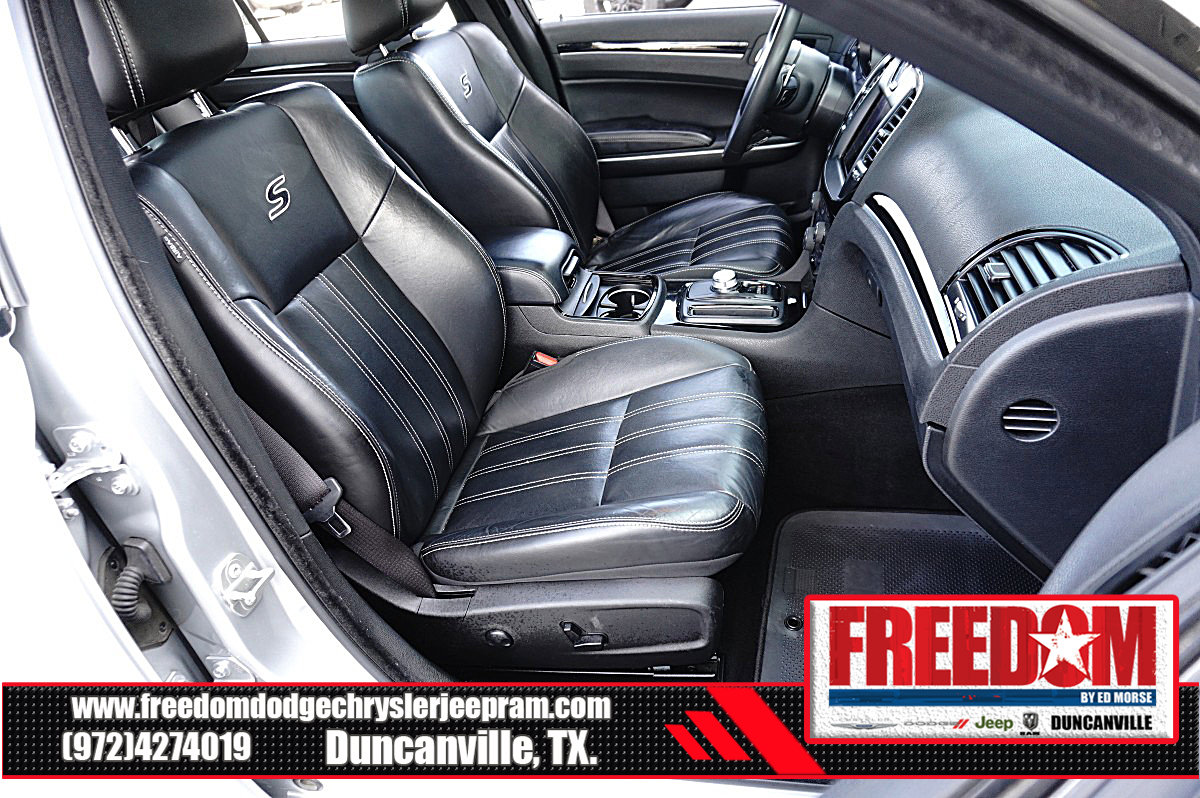 Used 2023 Chrysler 300 S RWD image 15