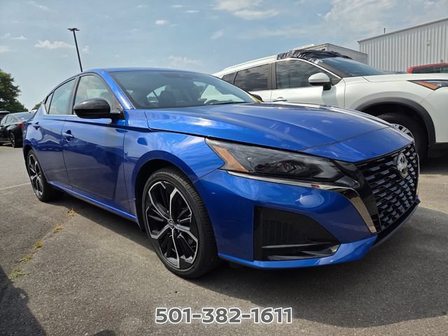 Used 2025 Nissan Altima 2.5 SR w/ SR Premium Package FWD image 2
