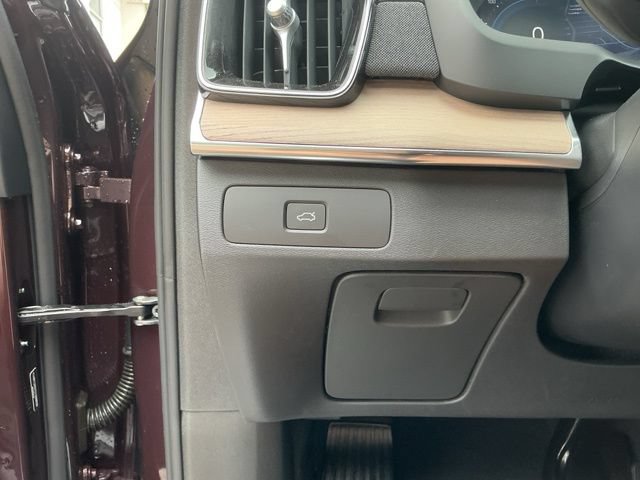 Certified 2025 Volvo XC90 B5 Plus AWD/4WD image 21
