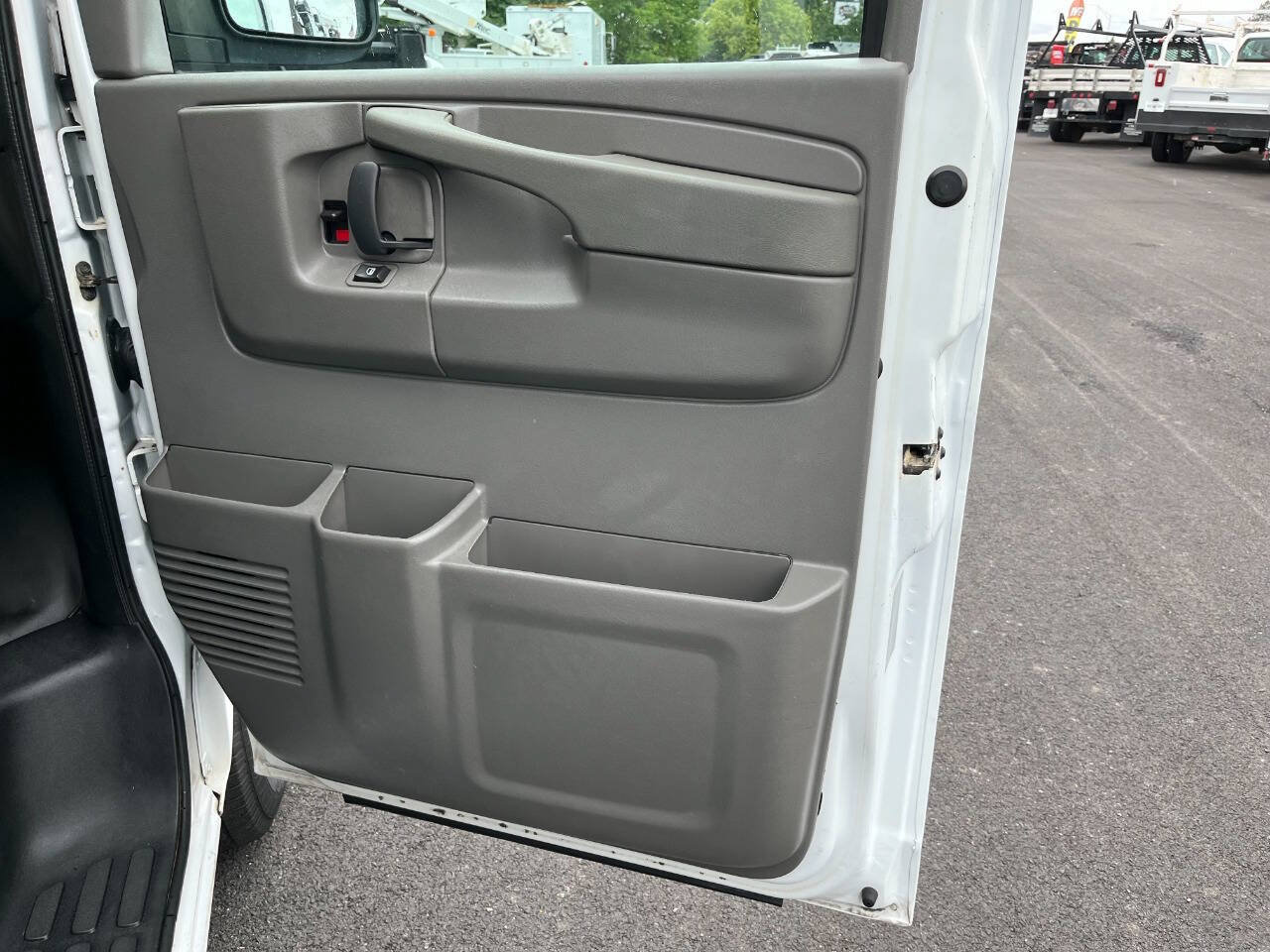 Used 2015 Chevrolet Express 2500 RWD image 17