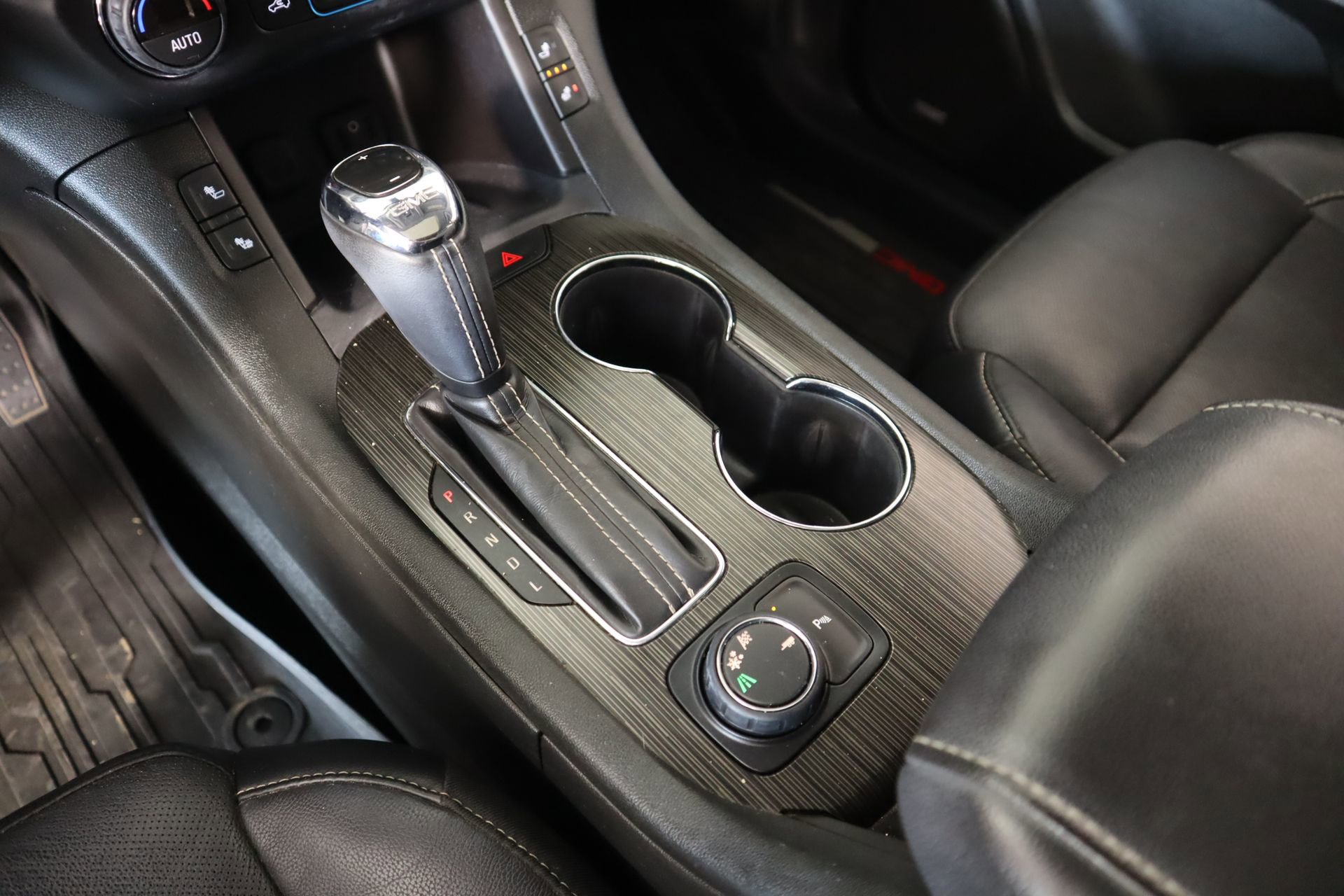 Used 2017 GMC Acadia SLT image 8