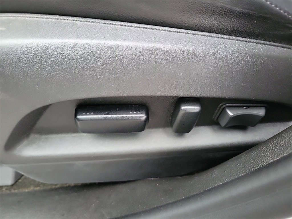 Used 2017 GMC Terrain SLT w/ Open Road Package image 16