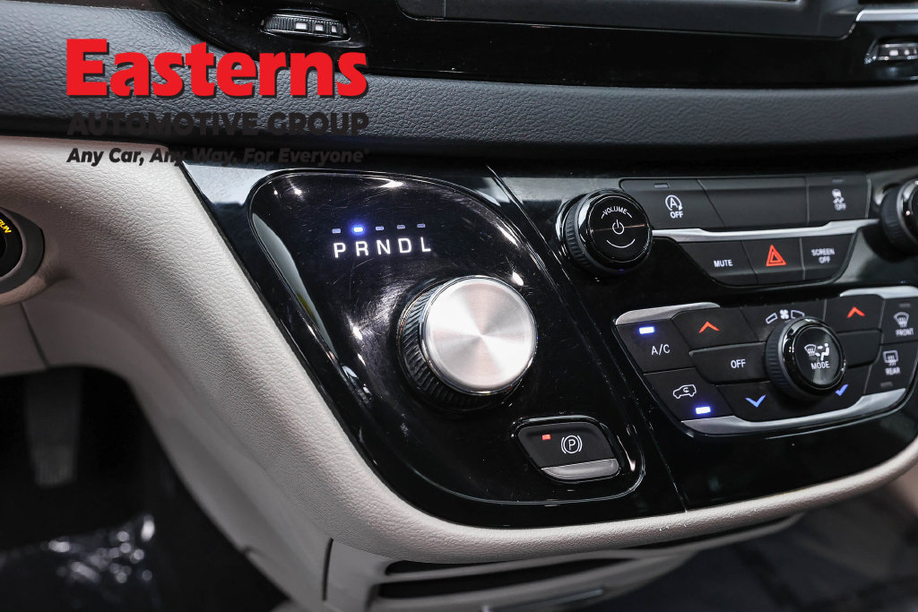 Used 2023 Chrysler Voyager LX FWD image 15