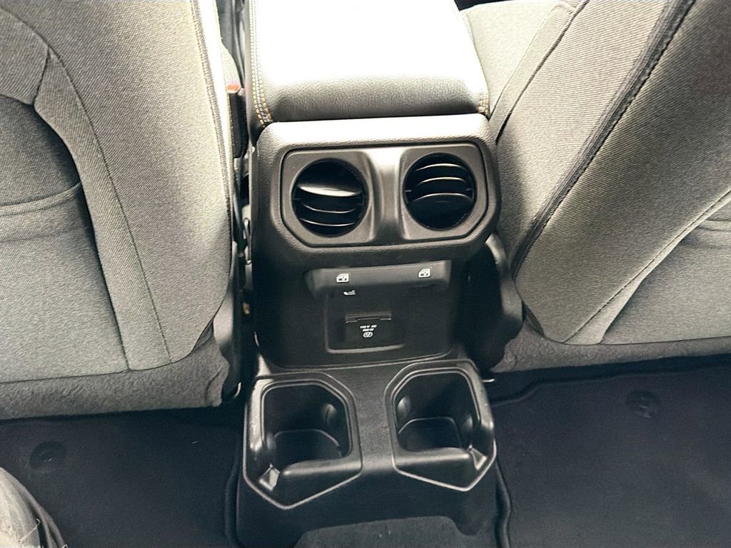 Used 2024 Jeep Wrangler Sahara image 19