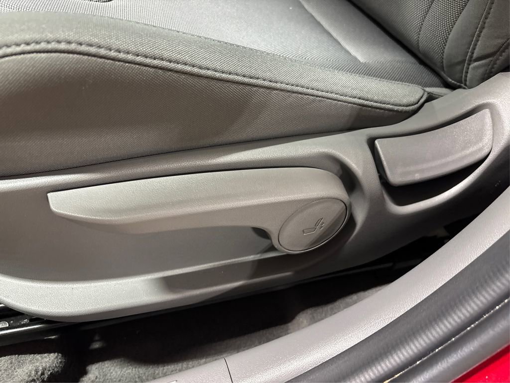 Certified 2025 Hyundai Elantra SE image 34