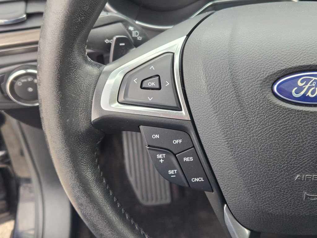 Used 2017 Ford Fusion SE w/ Fusion SE Technology Package image 40