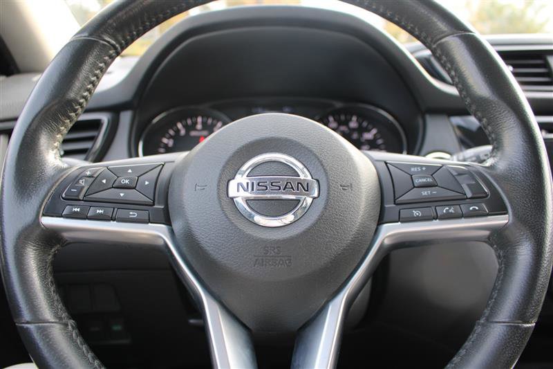 Used 2017 Nissan Rogue SV image 17