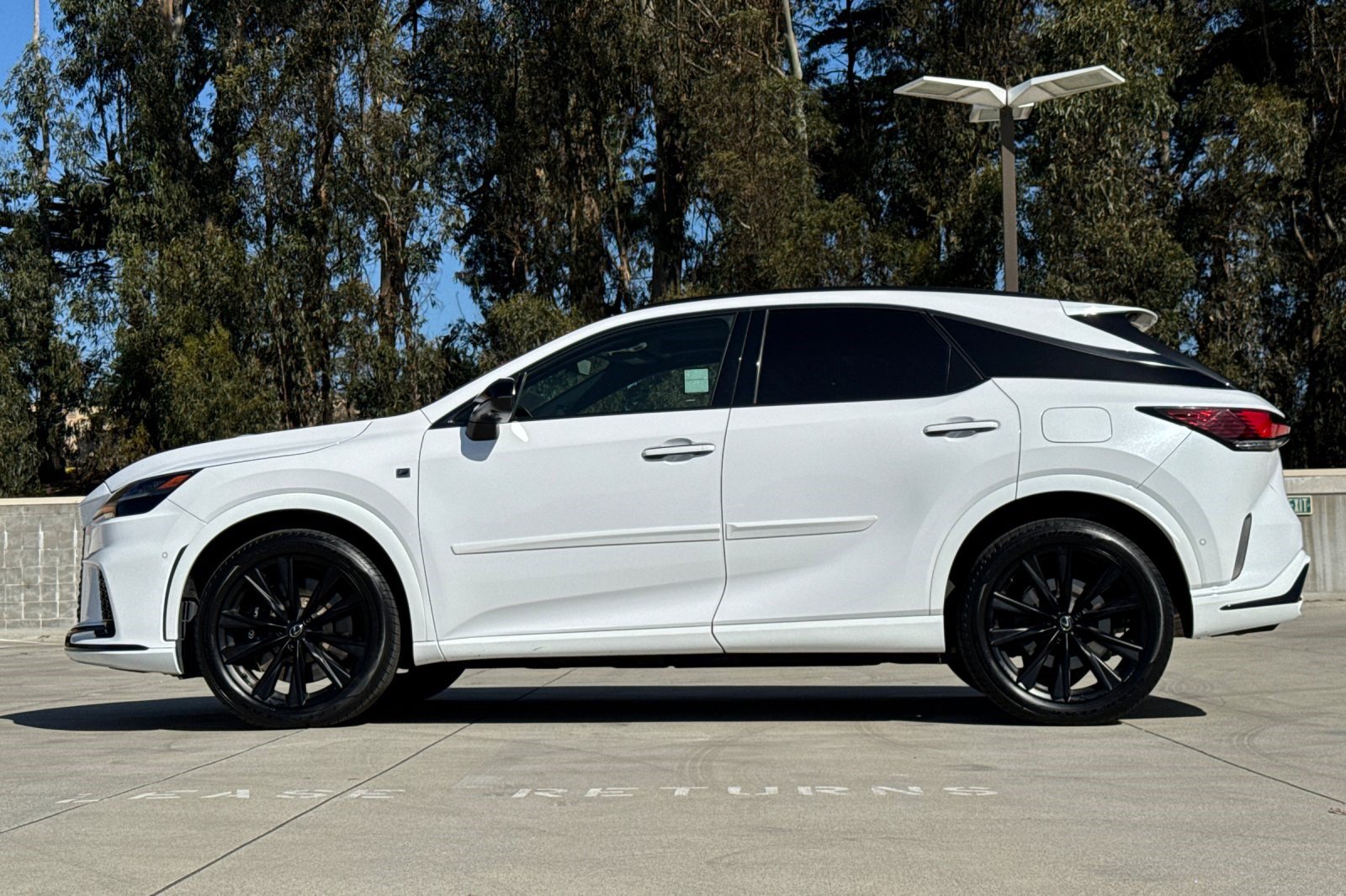 Used 2023 Lexus RX 500h F Sport w/ Cold Area Package AWD/4WD image 2